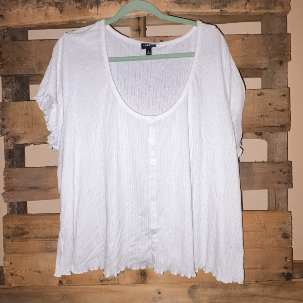 torrid White Ribbed Scoop Neck Button-Front Top